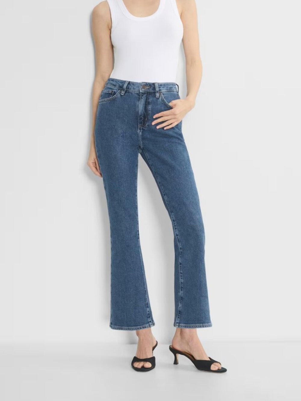 Aritzia Denim Forum Diaz Hi-Rise Bootcut Jean Size 27 no-stress medium blue